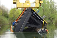 Floatable upstream inspection gate for lock in Viereth, Schweinfurt and Ottendorf